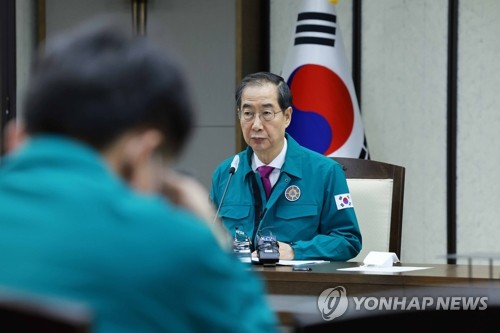 会議で発言する韓首相＝２３日、世宗（聯合ニュース）