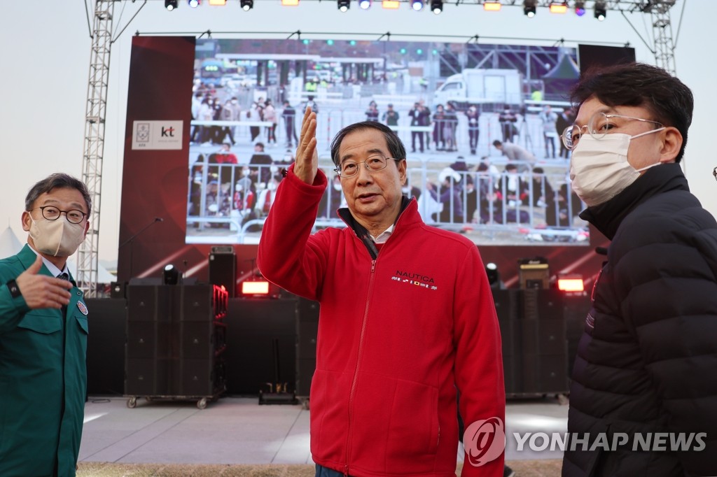 رئيس الوزراء يتفقد مواقع تشجيع المنتخب الكوري الجنوبي لكرة القدم في الشوارع