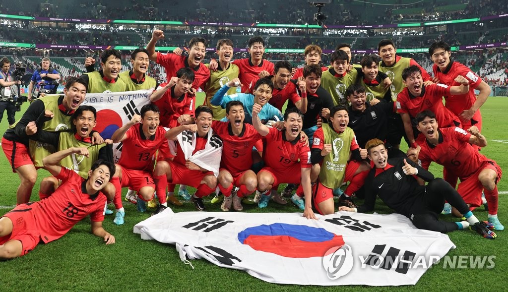 (كأس العالم) قائد الفريق سون هيونغ مين يشكر الجماهير على منح الطاقة في الفوز المثير - 5
