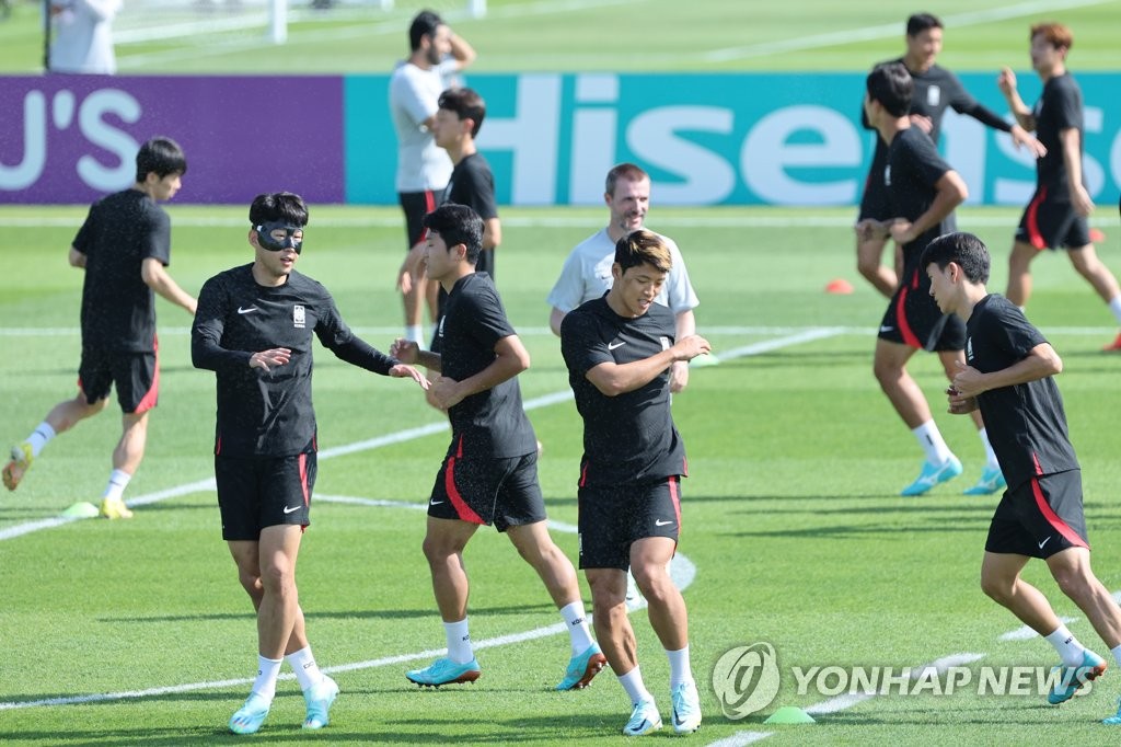 South Korean players train for their round of 16 match against Brazil at the FIFA World Cup at Al Egla Training Site in Doha on Dec. 4, 2022. (Yonhap)