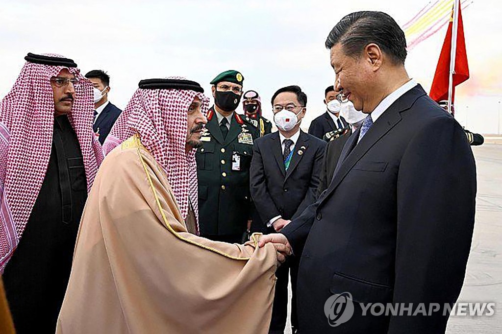 사우디아라비아 도착해 영접받는 시진핑 중국 주석