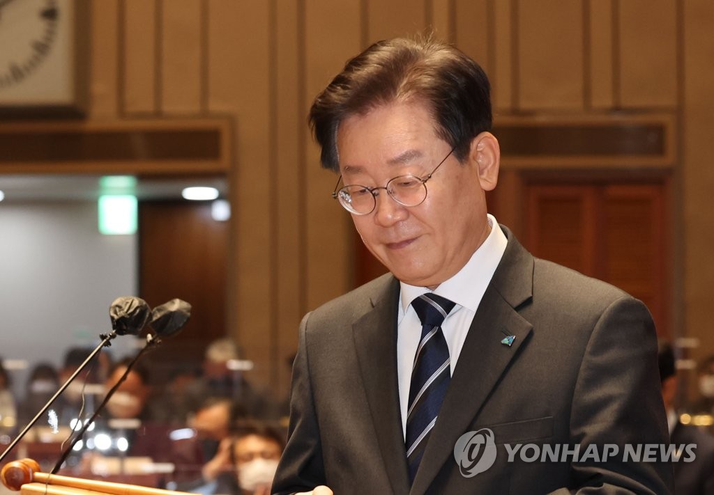 자리로 돌아오는 이재명 대표