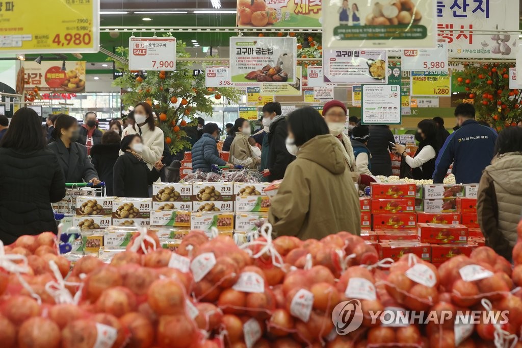 장 보는 시민들