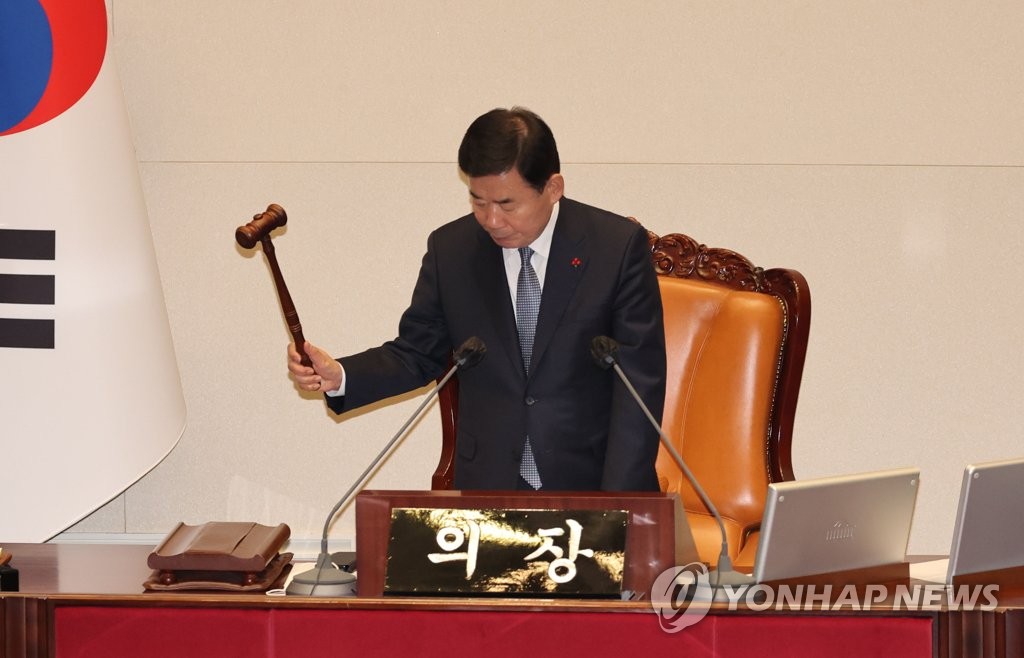 의사봉 두드리는 김진표 국회의장