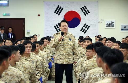 尹大統領がＵＡＥ派遣中の韓国部隊を訪問　将兵を激励