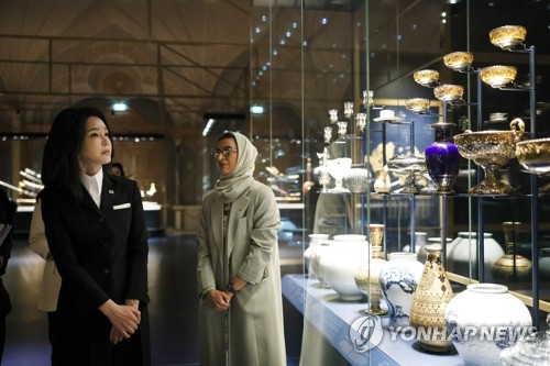 L'épouse du président rencontre la mère du président des EAU et la ministre de la Culture