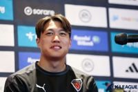주장 완장 받은 포항 김승대 