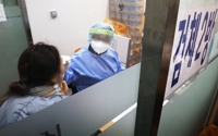 중국발 입국자 도착후 PCR 내달 1일 해제…사전 검사는 10일까지(종합)