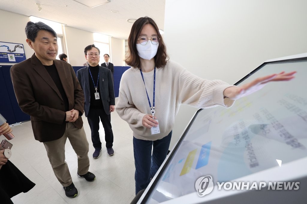 스마트 오피스 개소식 참석한 이주호 부총리