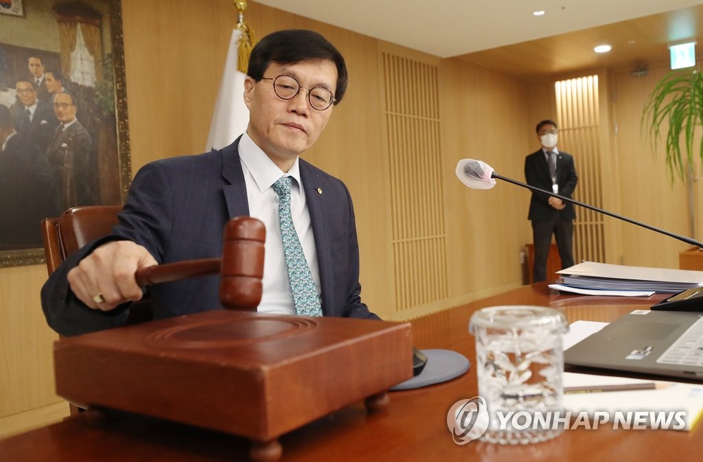 金融通貨委員会を主宰する韓国銀行の李昌鏞（イ・チャンヨン）総裁（写真共同取材団）＝２３日、ソウル（聯合ニュース）