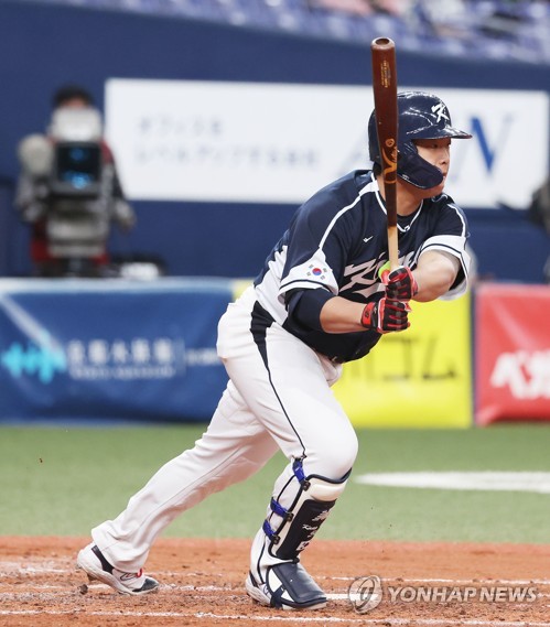 Korea's Tommy Edman crushes a two-out, 2 RBI single to center