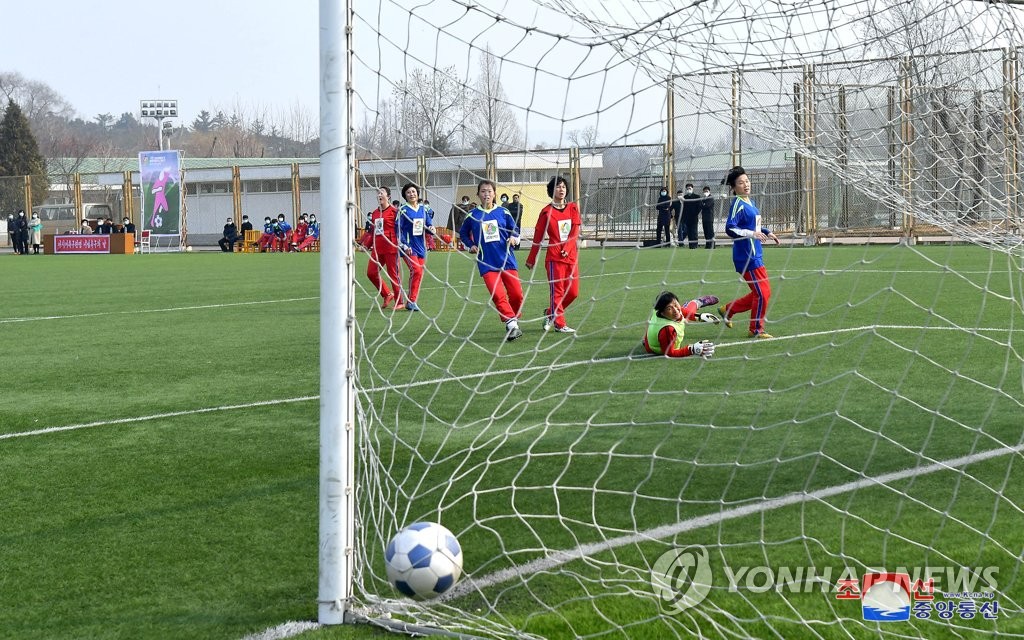 지난 8일 평양국제축구학교에서 열린 '아시아축구연맹 여성축구의 날' 기념행사