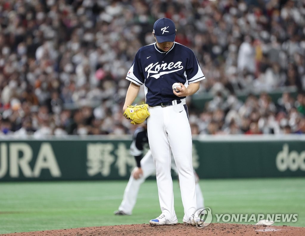 Kim Yun-sik of South Korea checks the ball before making a pitch against Japan during the bottom of the sixth inning of a Pool B game at the World Baseball Classic at Tokyo Dome in Tokyo on March 10, 2023. (Yonhap)