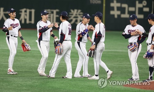 WBC) Australia drops to Japan, keeps S. Korea hope alive