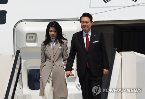(2nd LD) Yoon arrives in Japan for summit with Kishida