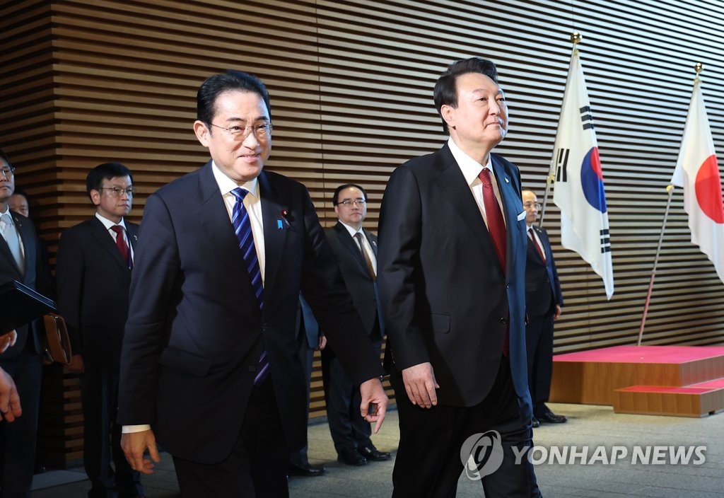 소인수 회담 나선 한일 정상