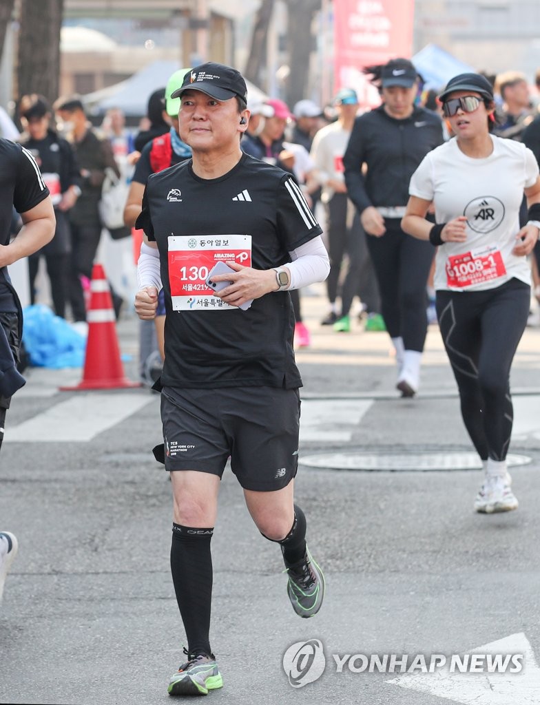 서울 마라톤 참가한 안철수 의원