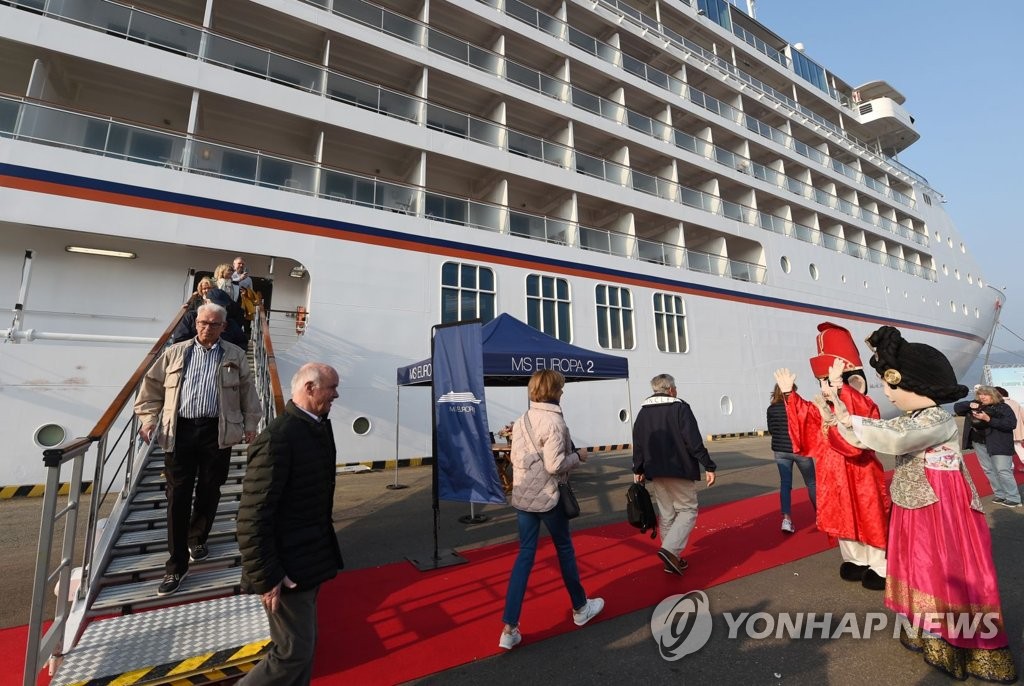 Cruise ship arrives at Incheon port