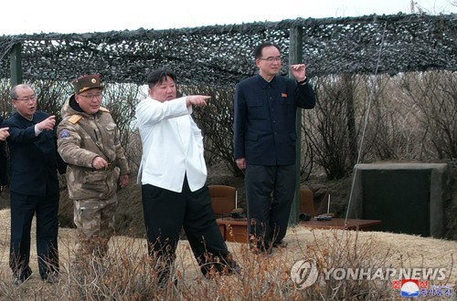 كوريا الشمالية تقول إنها أجرت اختبارا لأسلحة نووية جديدة تحت الماء وتدريبات استراتيجية على إطلاق صواريخ كروز - 1