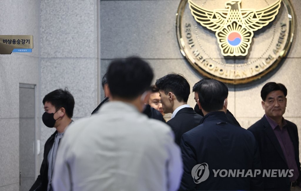 마약수사대 조사실 향하는 전우원