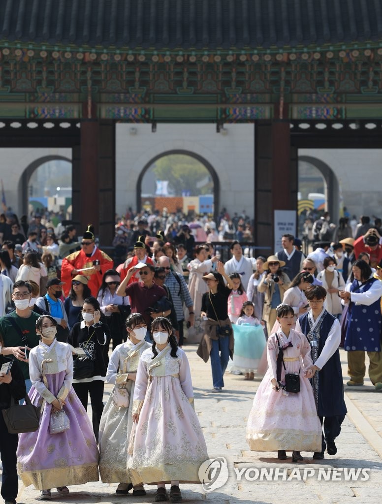 Spring in Gyeongbok Palace