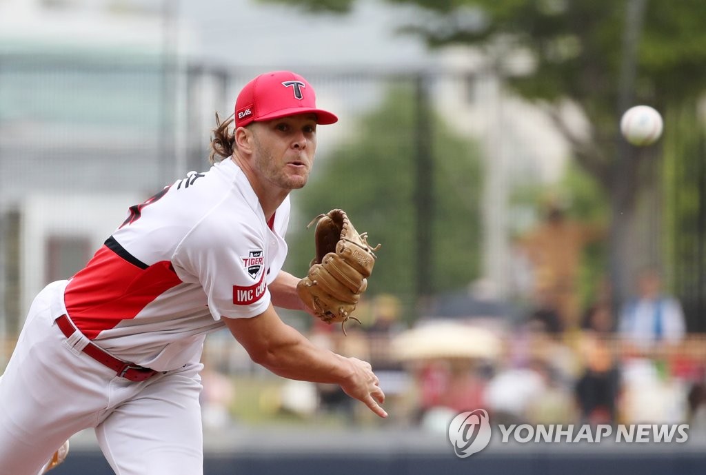 Kia Tigers starter Shaun Anderson pitches against the Samsung Lions during the top of the first inning of a Korea Baseball Organization regular season game at Gwangju-Kia Champions Field in Gwangju, some 270 kilometers south of Seoul, on April 23, 2023. (Yonhap)