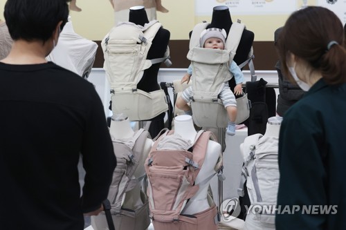 한국 아빠 육아휴직제도 OECD 최장이지만…실제 사용률 바닥권