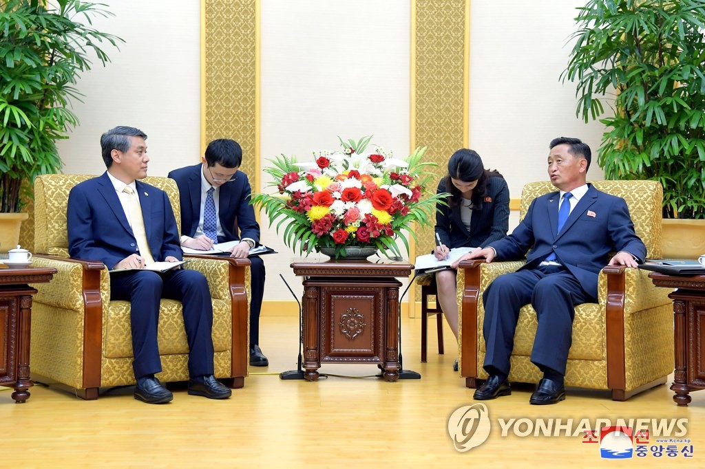 N.K. premier meets China's top envoy in Pyongyang