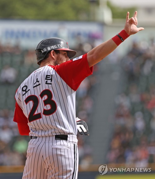 Austin Dean of the LG Twins celebrates his single against the Hanwha Eagles during the bottom of the sixth inning of a Korea Baseball Organization regular season game at Jamsil Baseball Stadium in Seoul on May 21, 2023. (Yonhap)