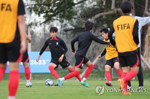 تدريبات منتخب كوريا للشباب قبل يوم واحد من نصف النهائي