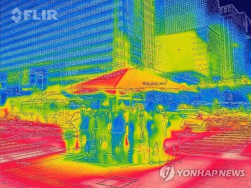 충남도, 폭염 대비 야외노동자에게 물·쿨링마스크 등 지원