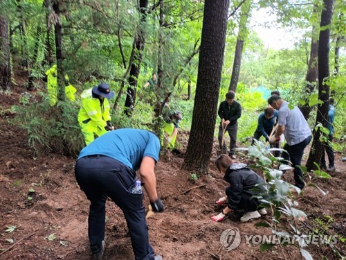 '유령 영아' 사망 12명으로 늘어…부산서도 영아 암매장