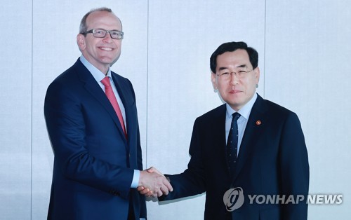 S. Korea's industry chief, U.S.' TerraPower CEO discuss small nuclear reactors