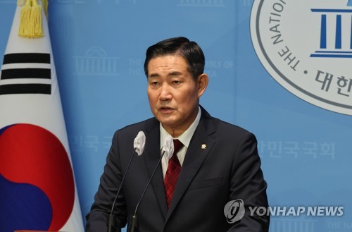 (profile) Retired general-turned-lawmaker named as new defense chief