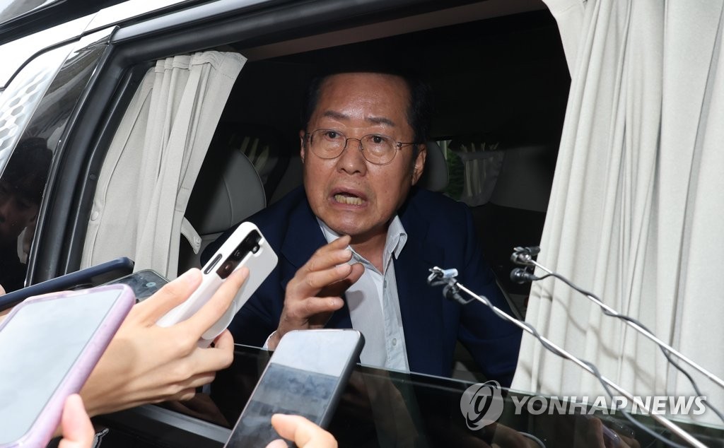 Daegu Mayor Hong Joon-pyo answers reporters' questions while leaving the National Assembly in Seoul, in this file photo taken July 17, 2023. (Yonhap)