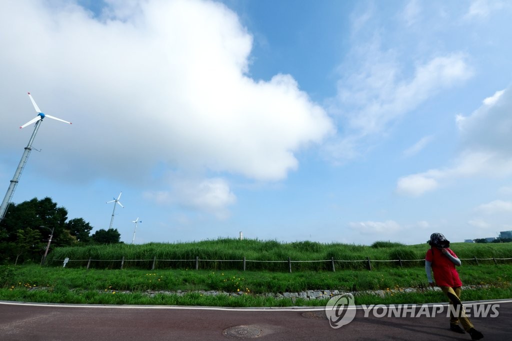 파란 하늘 산책 | 연합뉴스