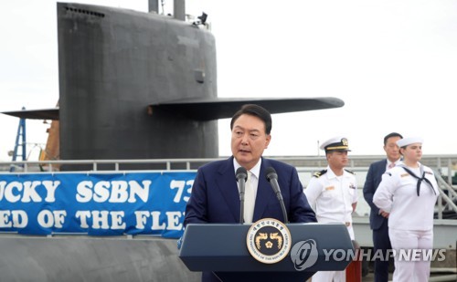 الرئيس «يون» يصعد إلى الغواصة الأمريكية ذات القدرات النووية لاستعراض القوة ضد كوريا الشمالية