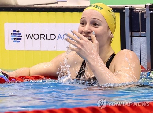 호주 오캘러헌, 여자 자유형 200ｍ 세계新…티트머스 꺾고 우승