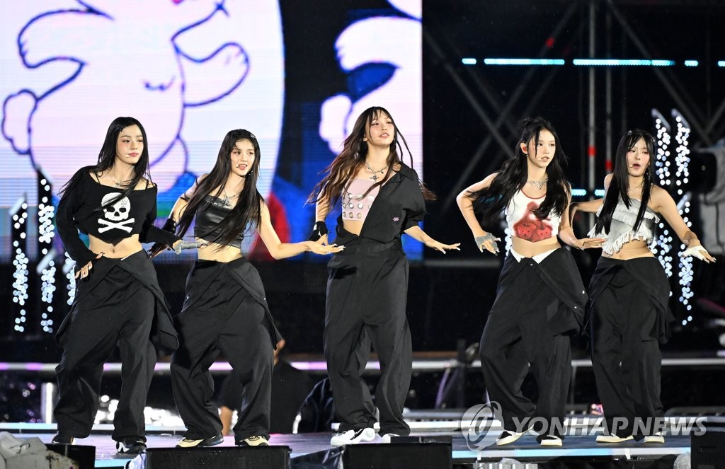 Girl group NewJeans performs at a K-pop concert for the 2023 World Scout Jamboree held at Seoul World Cup Stadium in western Seoul on Aug. 11, 2023. (Pool photo) (Yonhap)