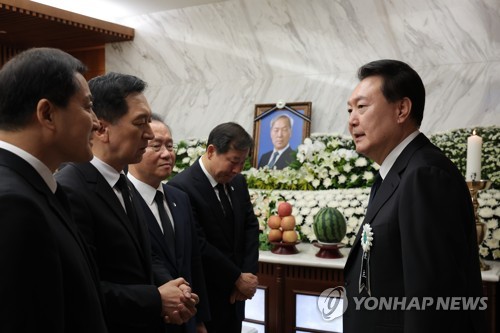 尹대통령, 부친 윤기중 교수 빈소 도착…조문 시작