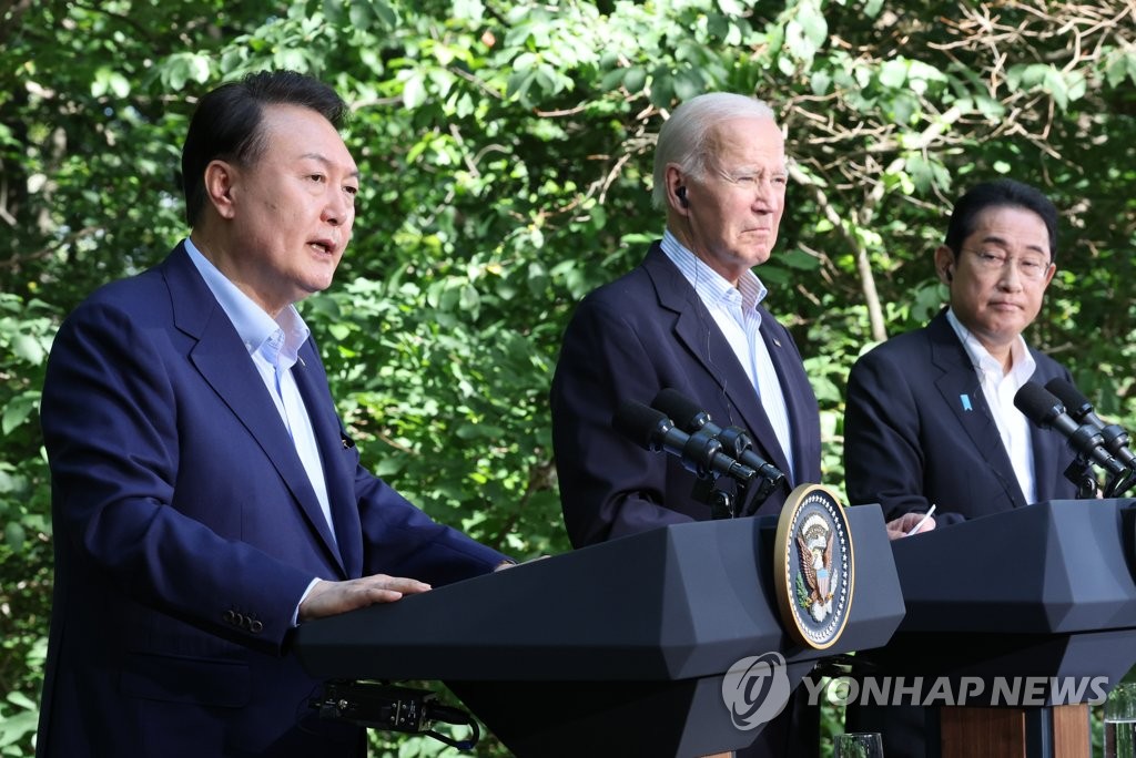 President Yoon Suk Yeol (L) and his U.S. and Japanese counterparts, Joe Biden (C) and Fumio Kishida, address a joint press conference at Camp David in Maryland on Aug. 18, 2023. (Yonhap)