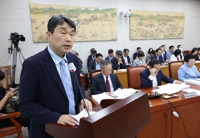  현직 교사가 사교육업체로부터 수억원을 챙겼다니