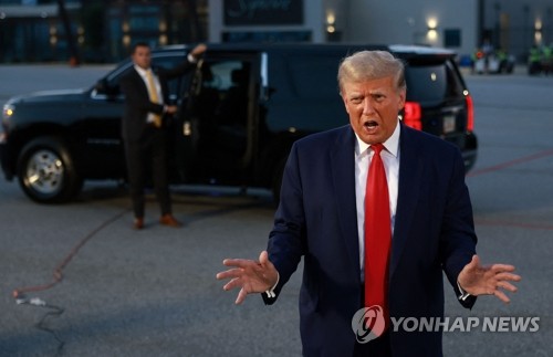 트럼프, 토론 거부해도 지지율 단연 1위…디샌티스와 39%p 격차