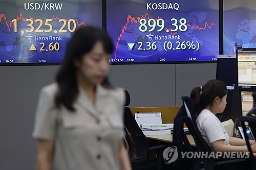 (LEAD) Seoul shares end lower ahead of Fed chief's speech