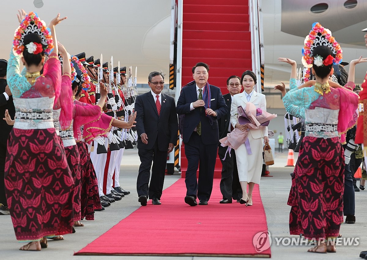 Yoon Arrives In Indonesia To Attend ASEAN Summits | Yonhap News Agency