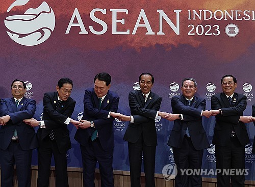 '한미일 협력' 기반 인태 바짝 다가선 尹…아세안·G20 연대 강화(종합)