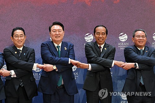 尹 "이른 시일내 한일중 재개 위해 소통…아세안+3 도약 발판"(종합2보)