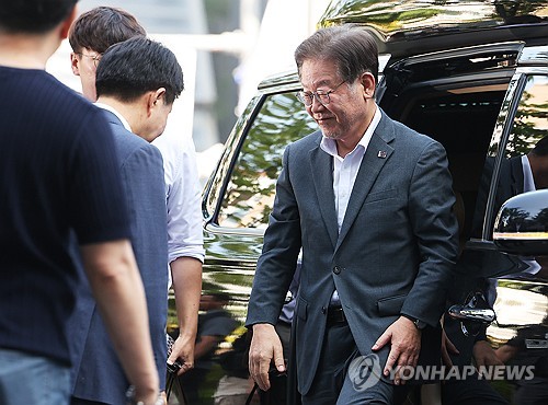 DP leader appears for prosecution questioning over allegations of illegal money transfers to N. Korea