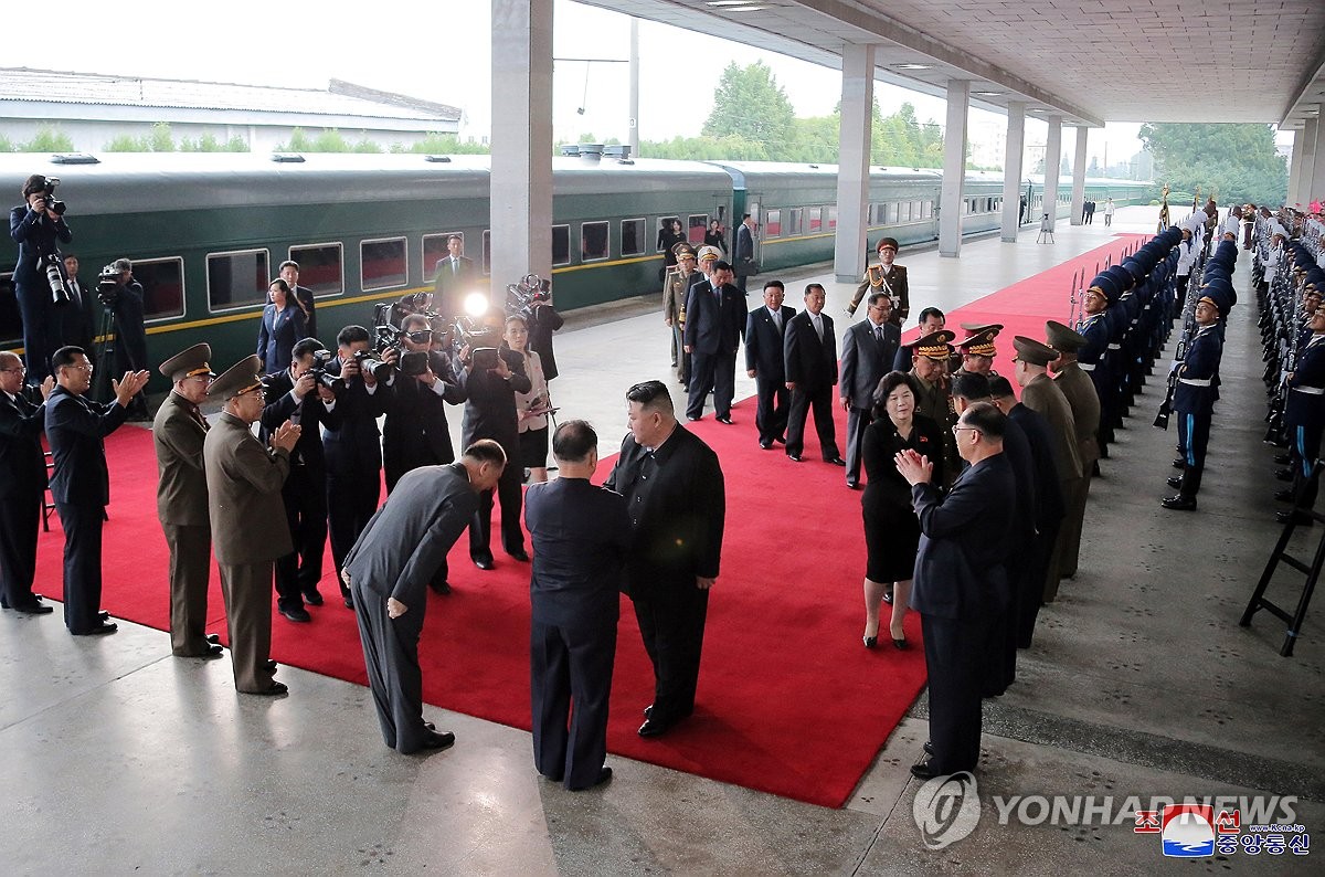 金正恩氏　専用列車でロシアへ