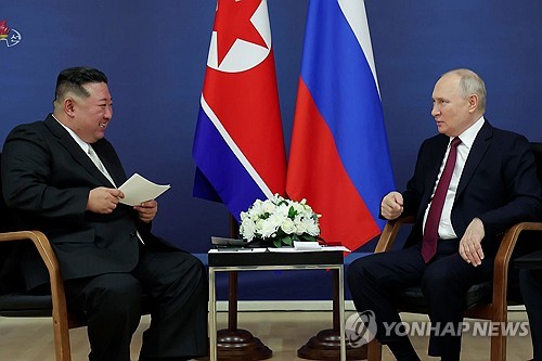 푸틴, 내달 중국서 시진핑과 회담…"시 주석 초청 기꺼이 수락"(종합)